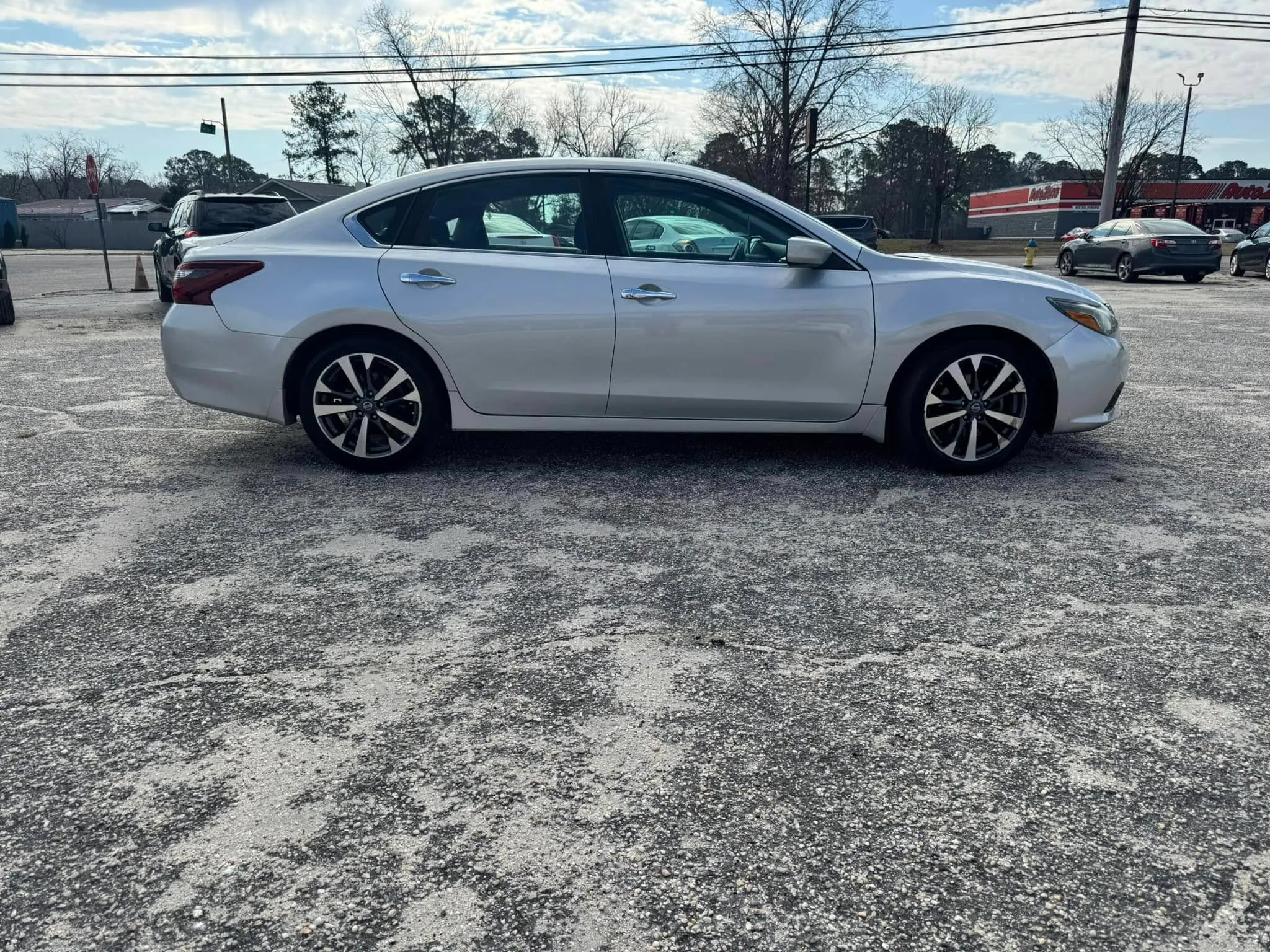 
								2017 Nissan Altima SR full									